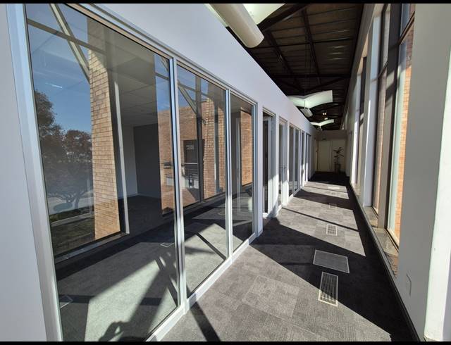 3,888M² OFFICE TO LET IN LONGMEADOW